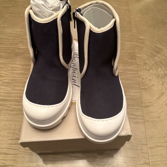 Rally Boots Midnight BlueBONPOINT Size 32 New Never Used with Box